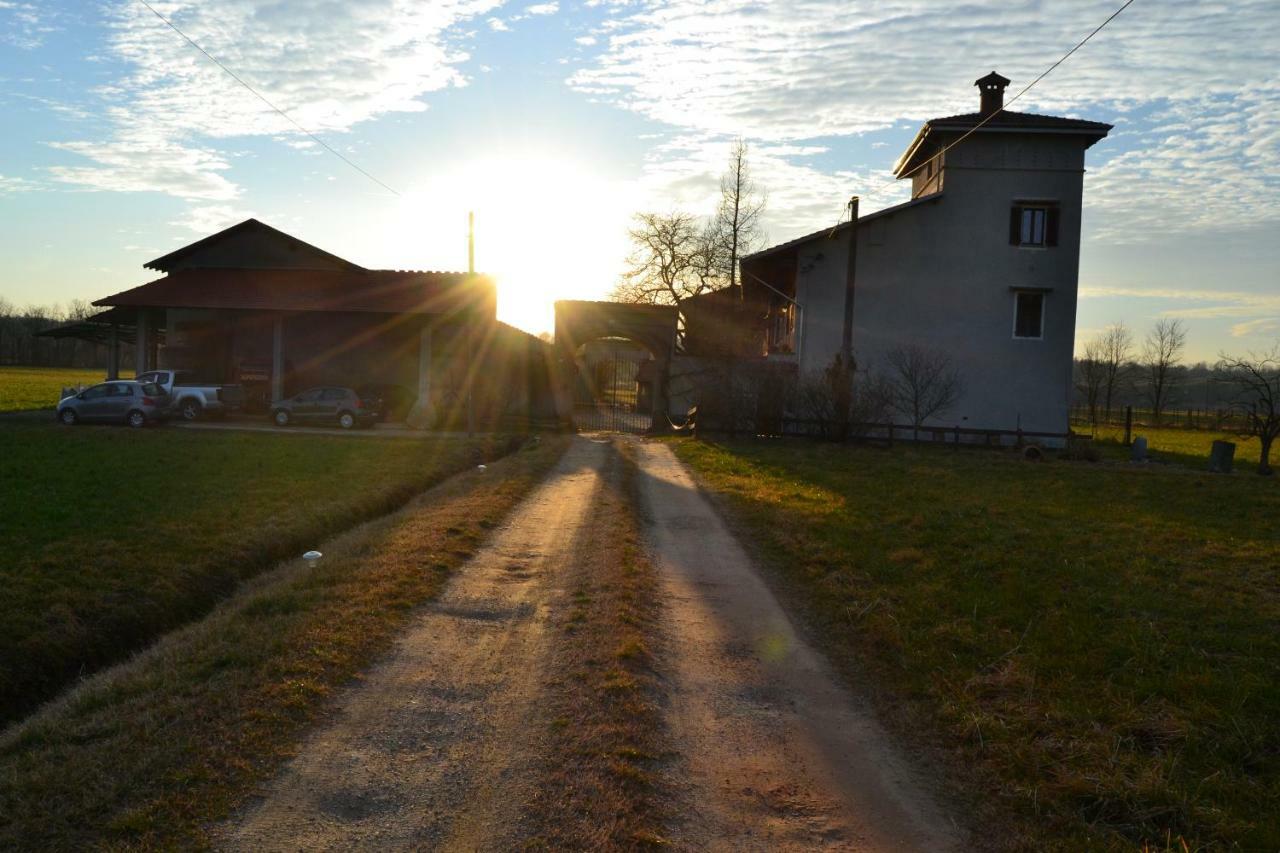 Villa Agriturismo La Farazzina à Oleggio Extérieur photo